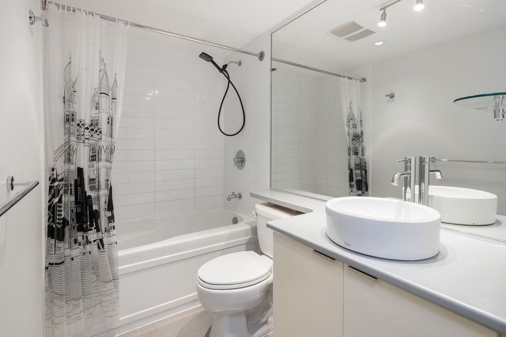 233 Robson St, #1705