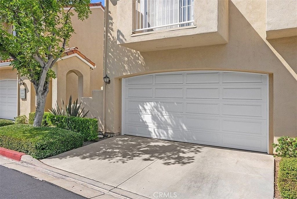 2302 Paseo Circulo