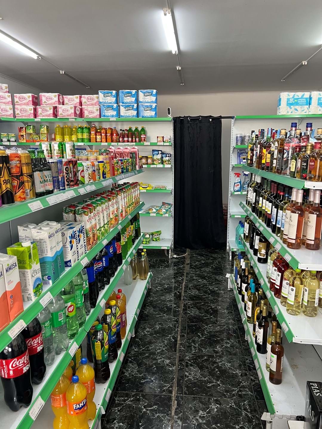 Prime Commercial Space Near Lisbon – Tenant in Place – 5% Annual Return