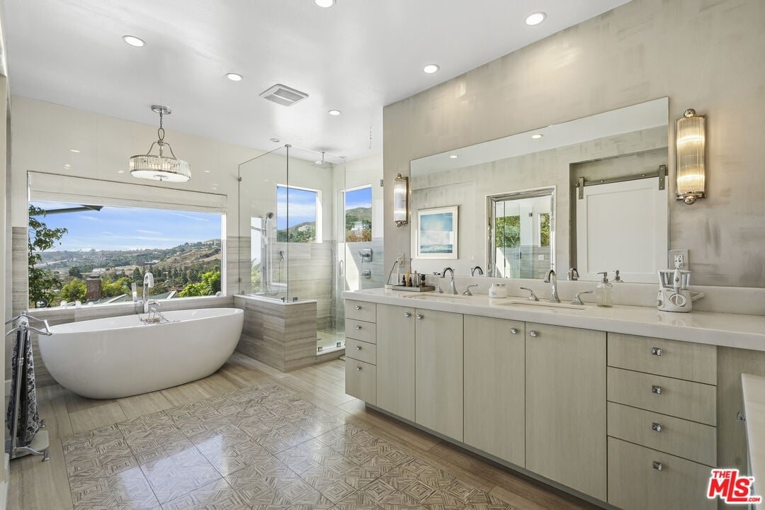 Solis Vista, Serra Rd, 90265