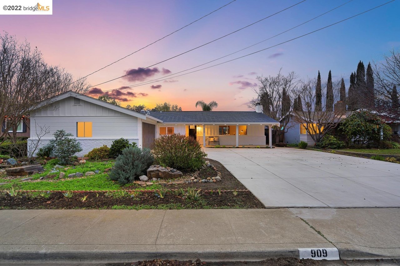 909 Holiday Ct