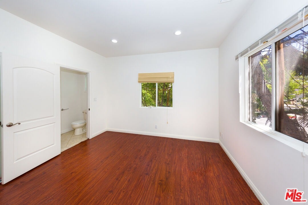 1105 S La Peer Dr