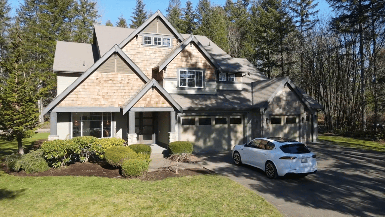 Welcome to 30922 222nd Way SE, Black Diamond, WA 98010