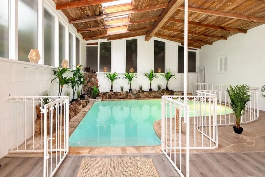 Monarch Pavilion, Beverly Grove Dr, 90210