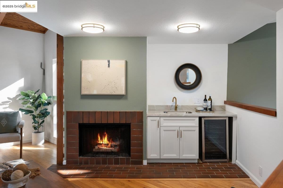 2112 Manzanita Dr