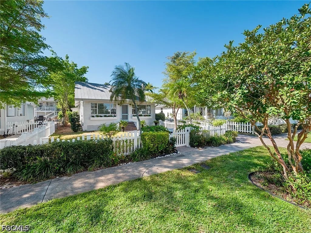 1310 Poinciana Ave