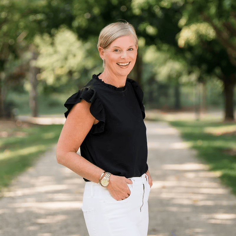 Jeni Hutchison Naperville, IL Real Estate Agent Headshot