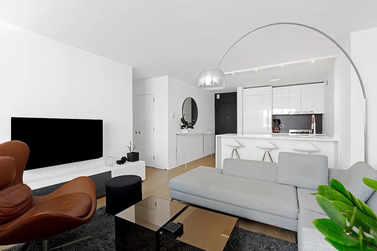301 West 53rd St, #4H