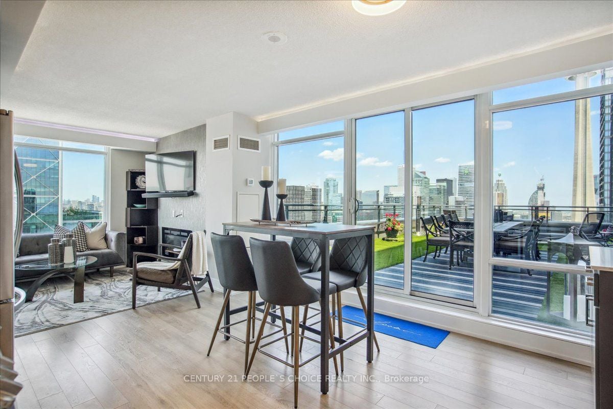 WATERFRONT PENTHOUSE BEAUTY 