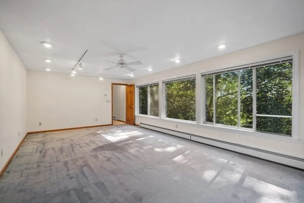 4 Great Meadow Rd