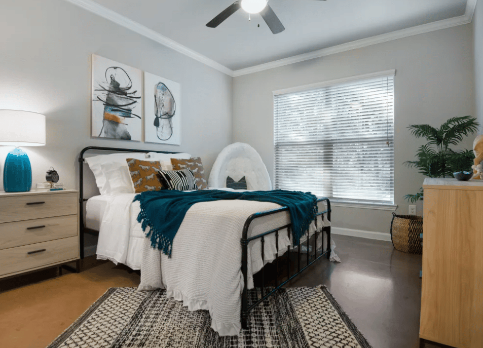 Lease Today and Enjoy 6 WEEKS FREE!