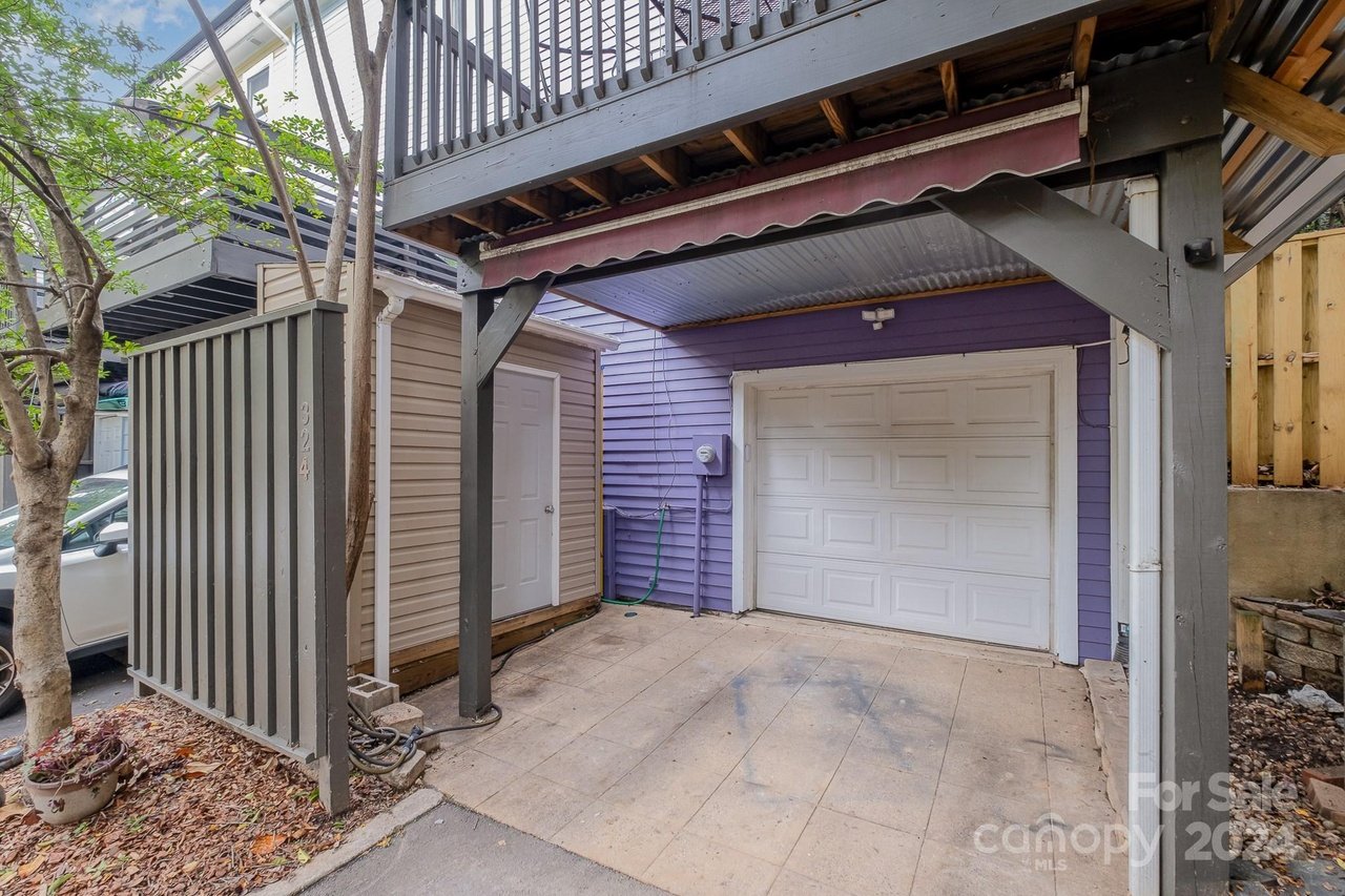 324 W 10th St
