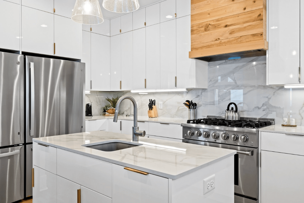 Modern vs. Traditional: Choosing the Right Look for Your Florida Gulf Home