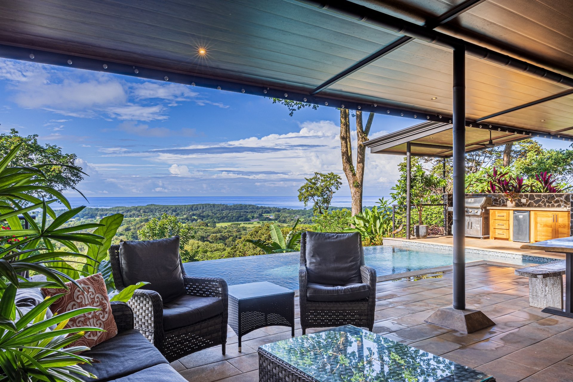 Casa Meraki: Modern Tropical Living with Whale’s Tail Views in Uvita