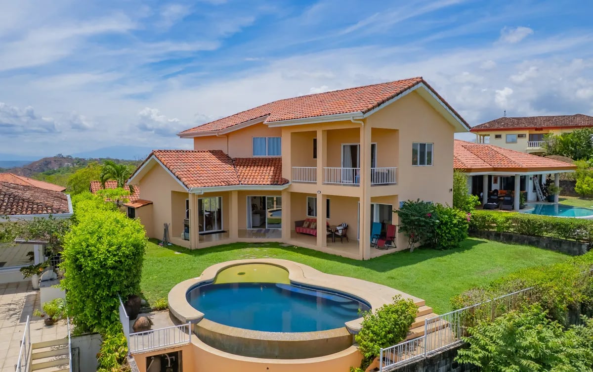 Ocean View Home in Altos del Cacique