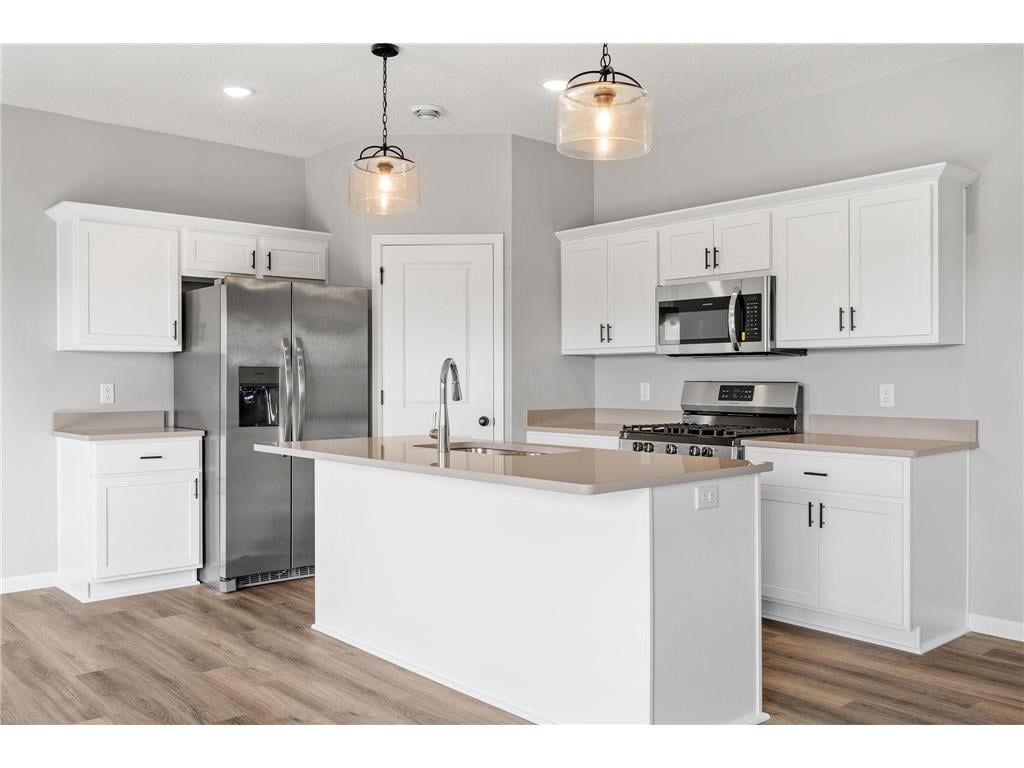 6823 102nd Street South, Cottage Grove, MN 55016, 