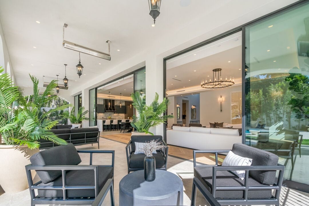 Silverreach Pavilion, N Hillcrest Rd, 90210