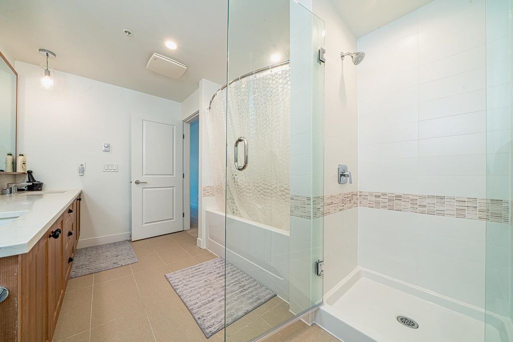 20487 65 Ave, #B202