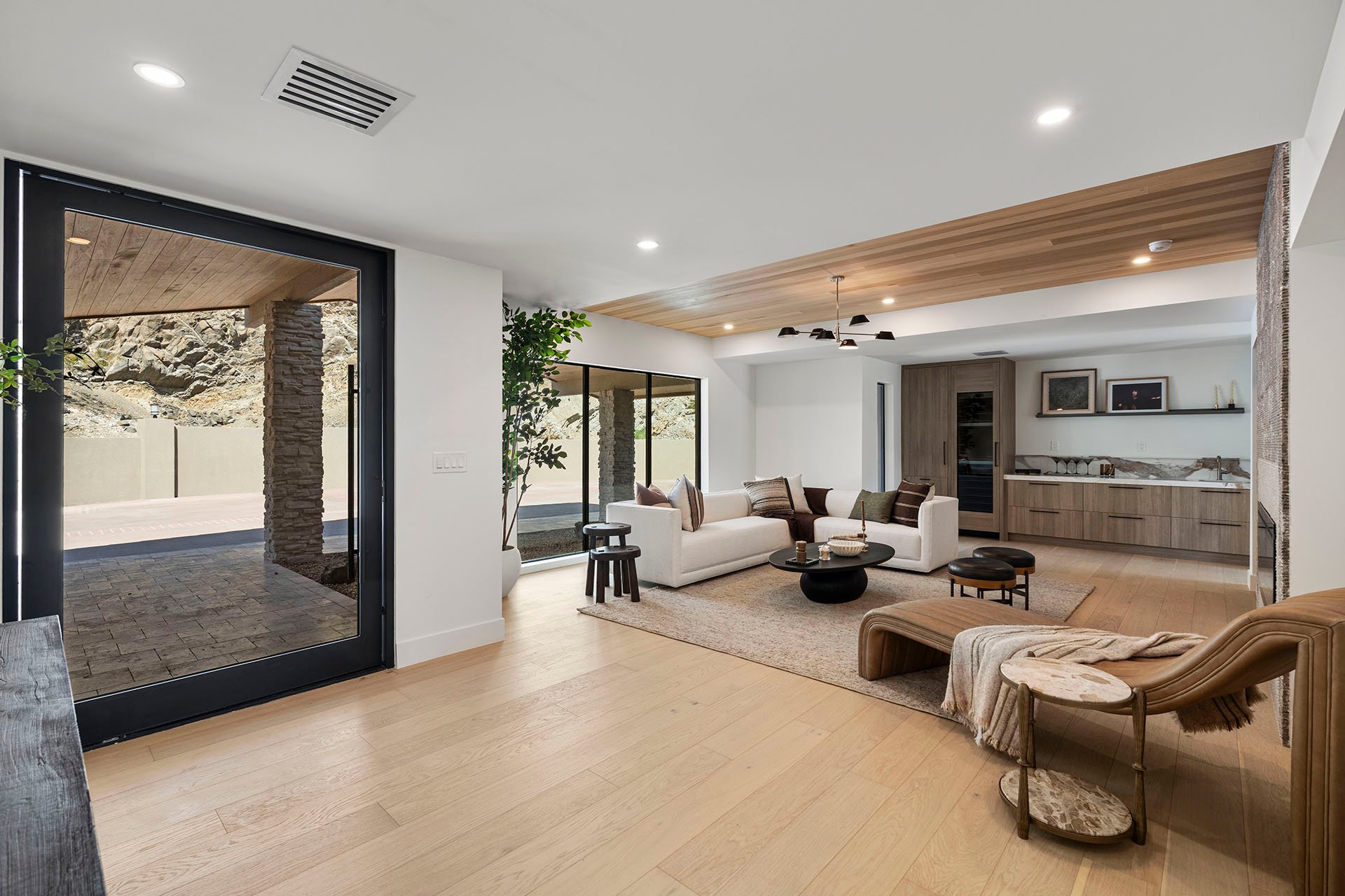 3500 E LINCOLN Drive 26