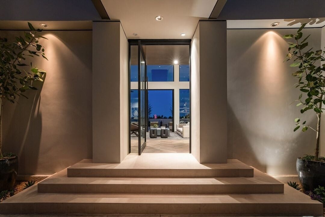 Monarch Crest, Sierra Mar Pl, 90069