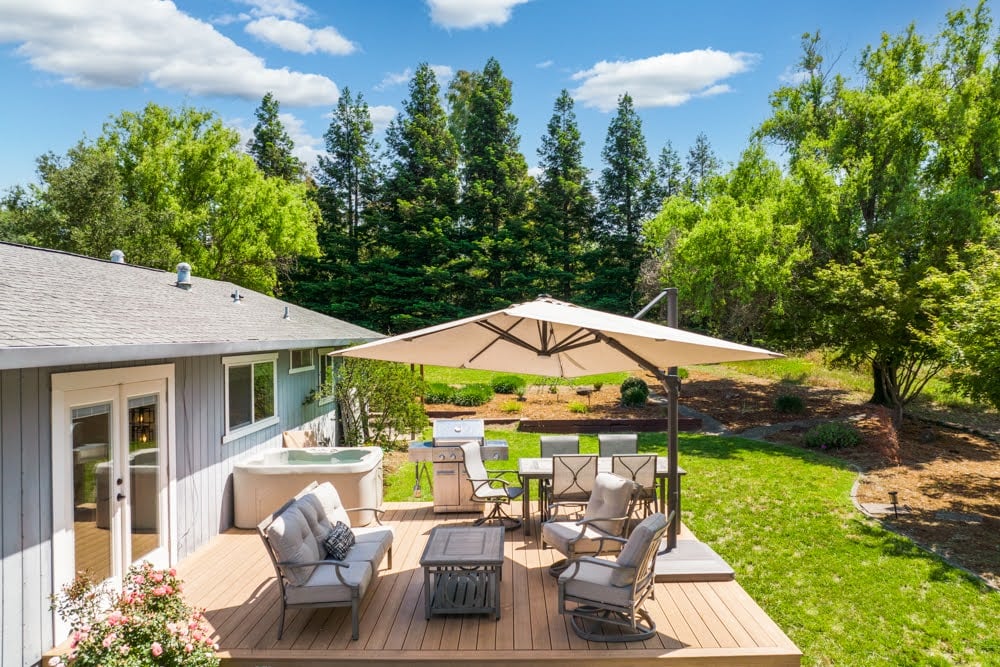 725 Lytton Station