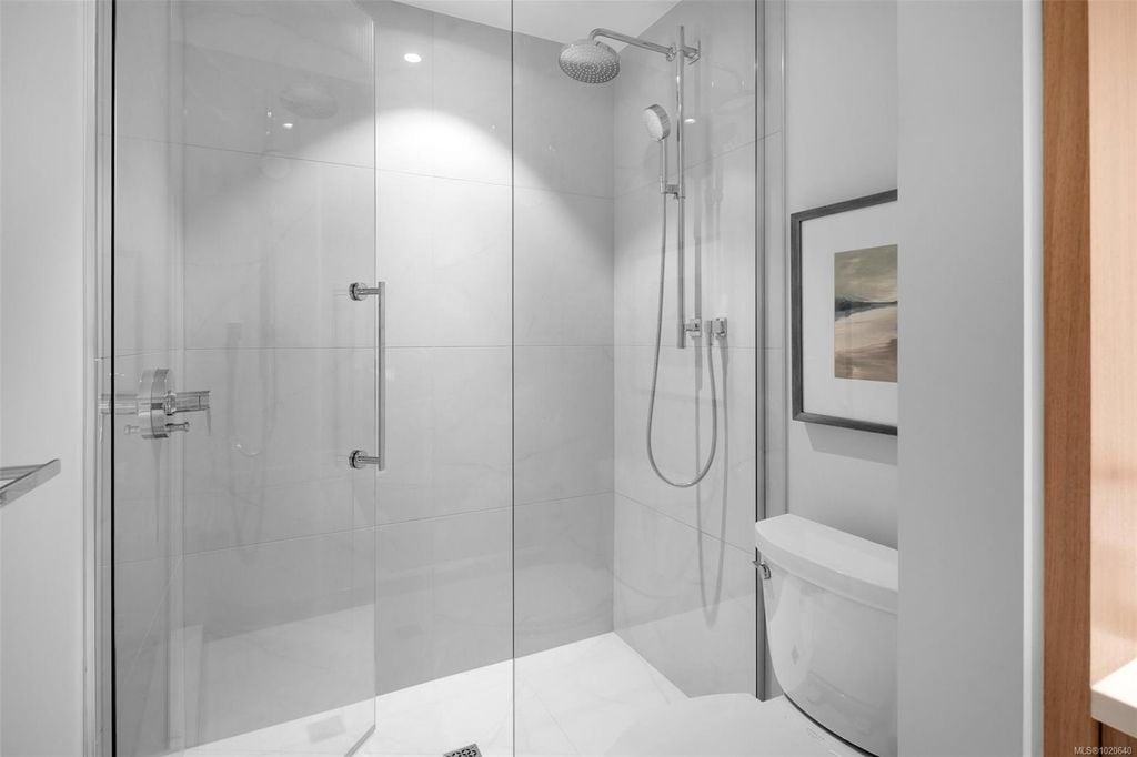 5229 Cordova Bay, #303