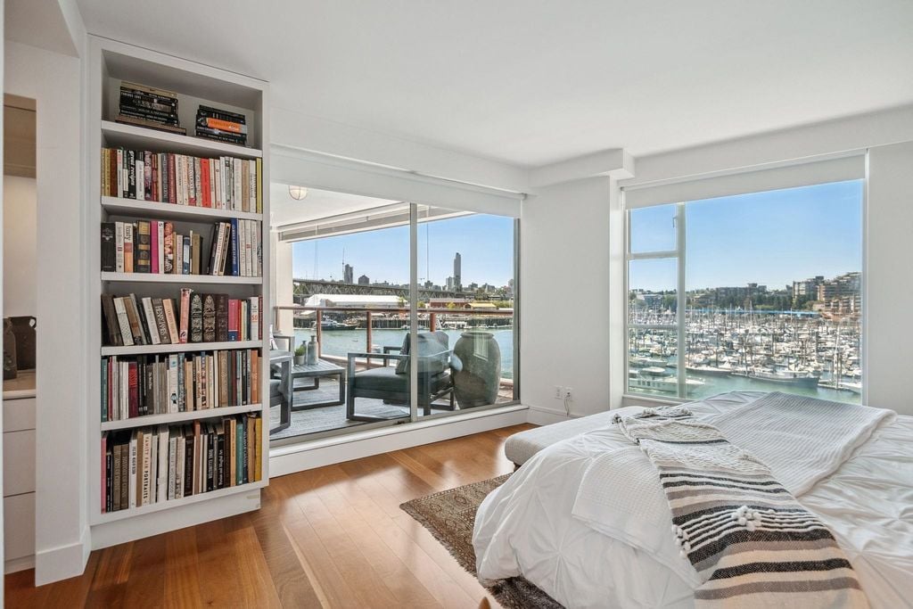 1012 Beach Ave, #301