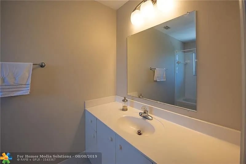 1612 Blue Jay Cir
