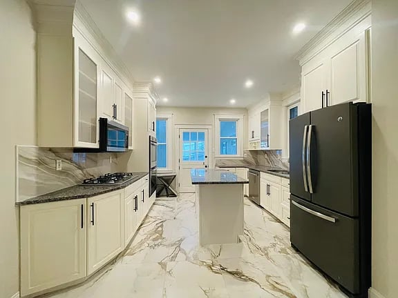 28 Wolcott Rd