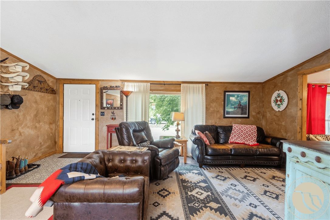 3110 Falcon Cir