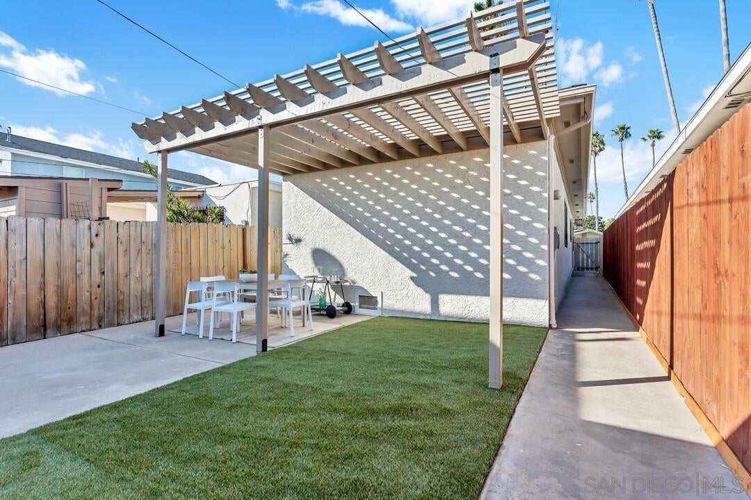 2275 Emerald St, San Diego, CA 92109