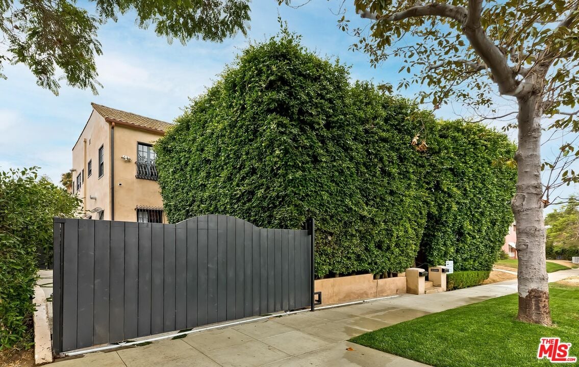 1116 S Highland Ave