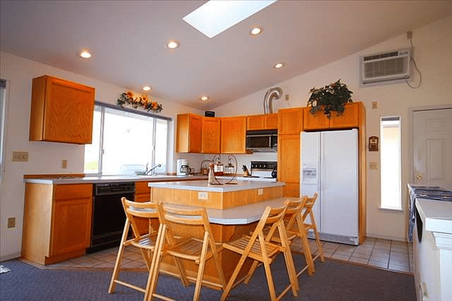 250 Lakefront Dr