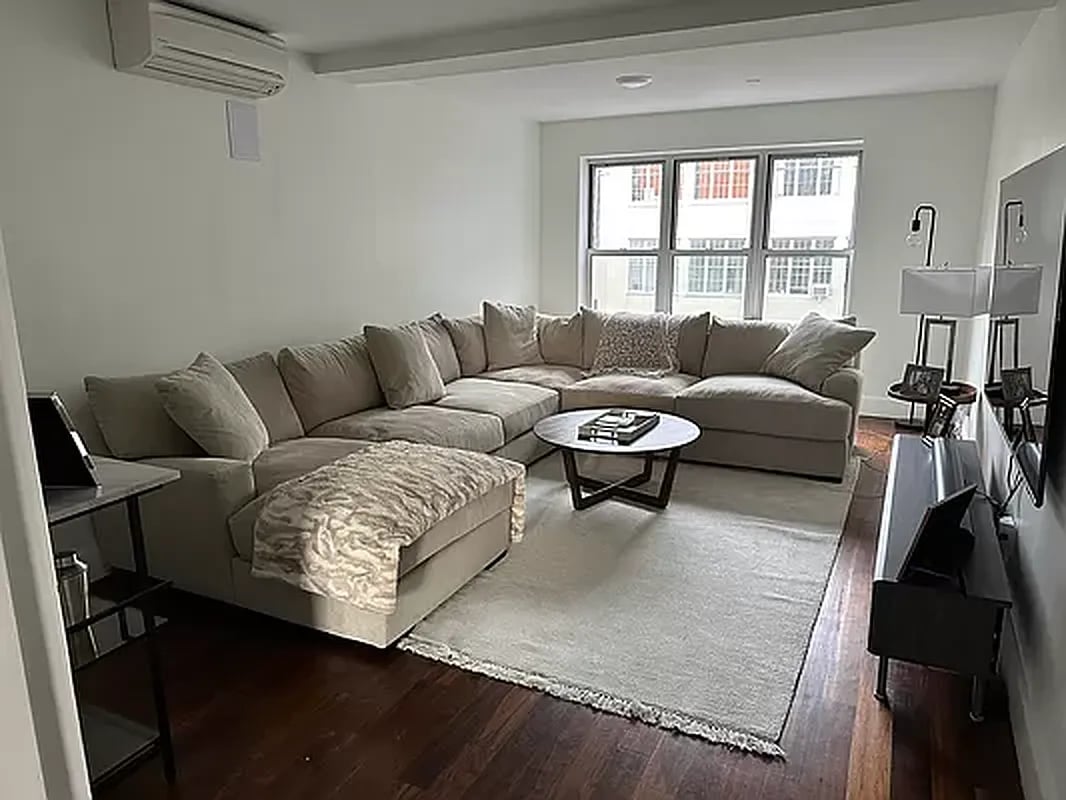 364 Bedford Ave 4G