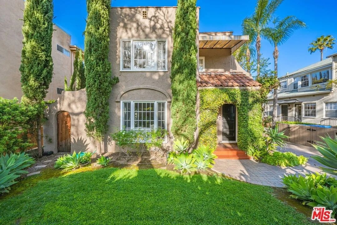 745 Hayworth Ave.