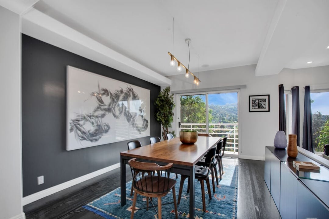 Solaris Manor, N Knoll Dr, 90068