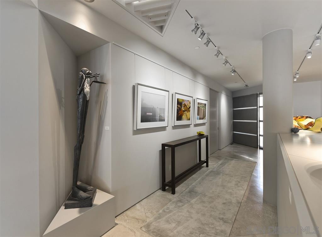 9828 La Jolla Farms Rd