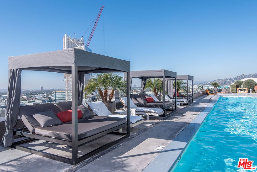 6250 Hollywood Blvd, #10L