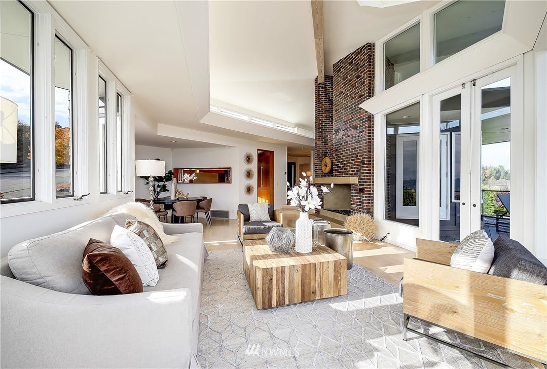 8631 Inverness Dr, NE