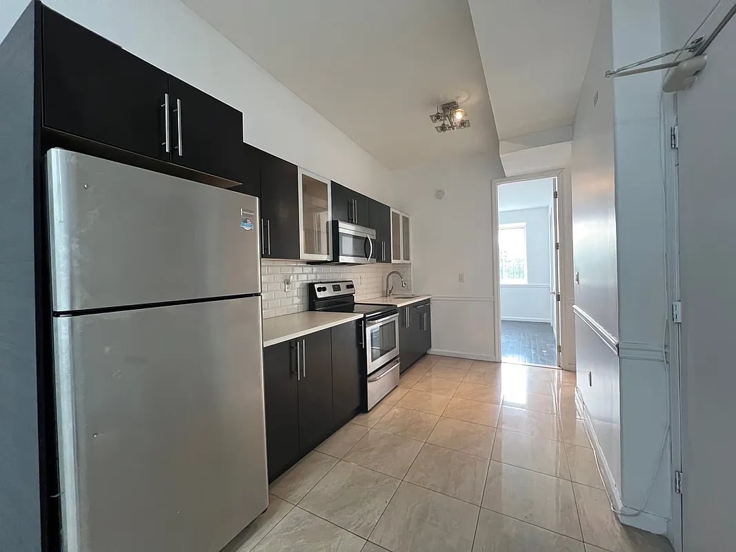 438 Wilson Ave 3L