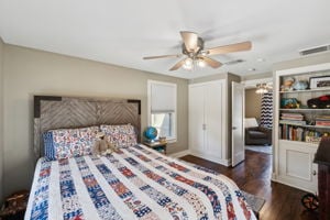260 E Edgewood Pl