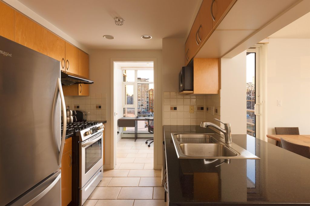 1199 Marinaside Crescent, #2305