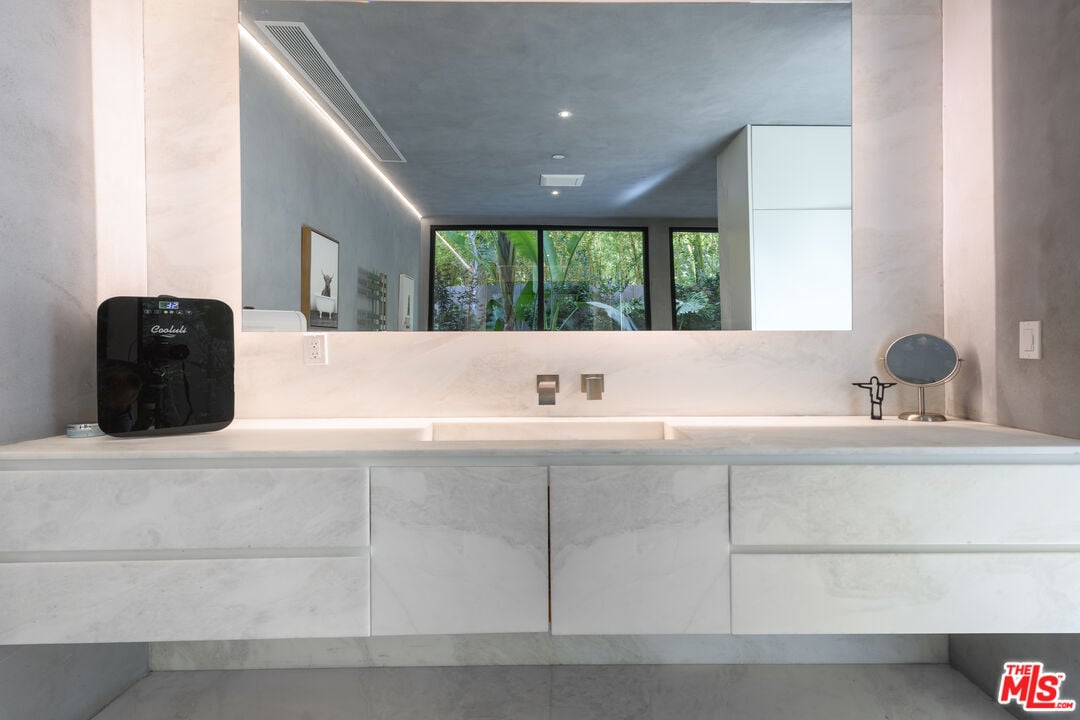 Pinnacle Manor, Willow Glen Rd, 90046