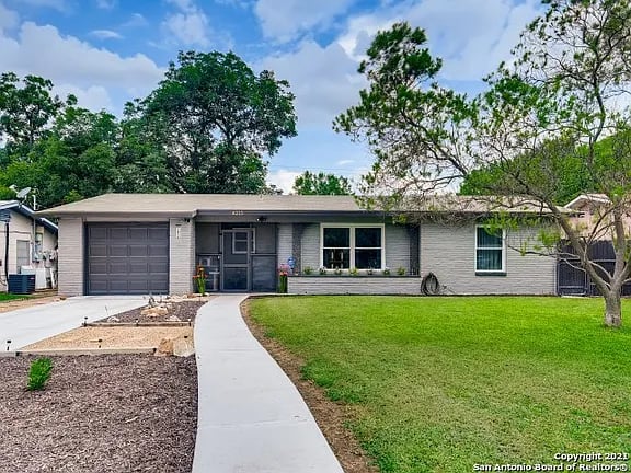 4215 Eisenhauer Rd