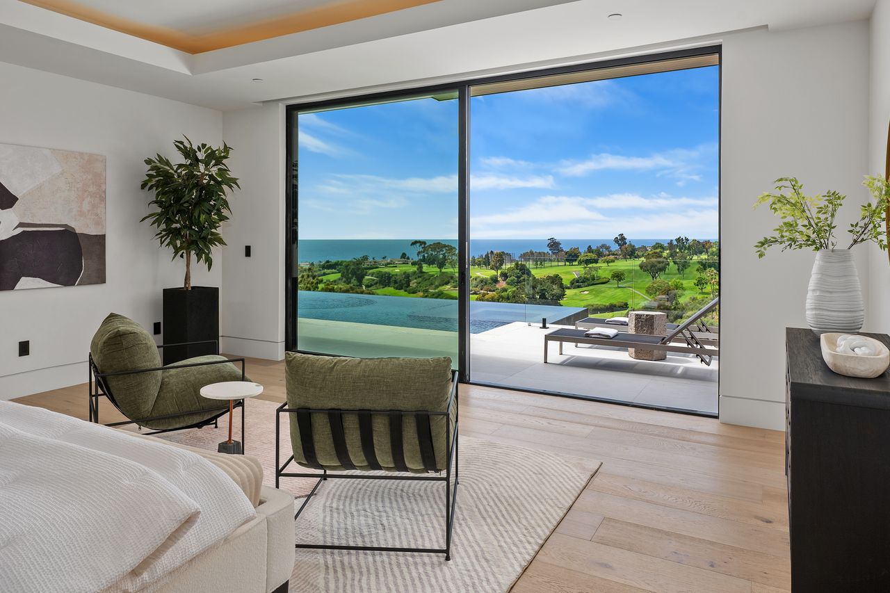 6627 Muirlands Dr, La Jolla, CA 92037