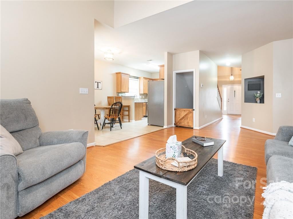 273 Notable Ln