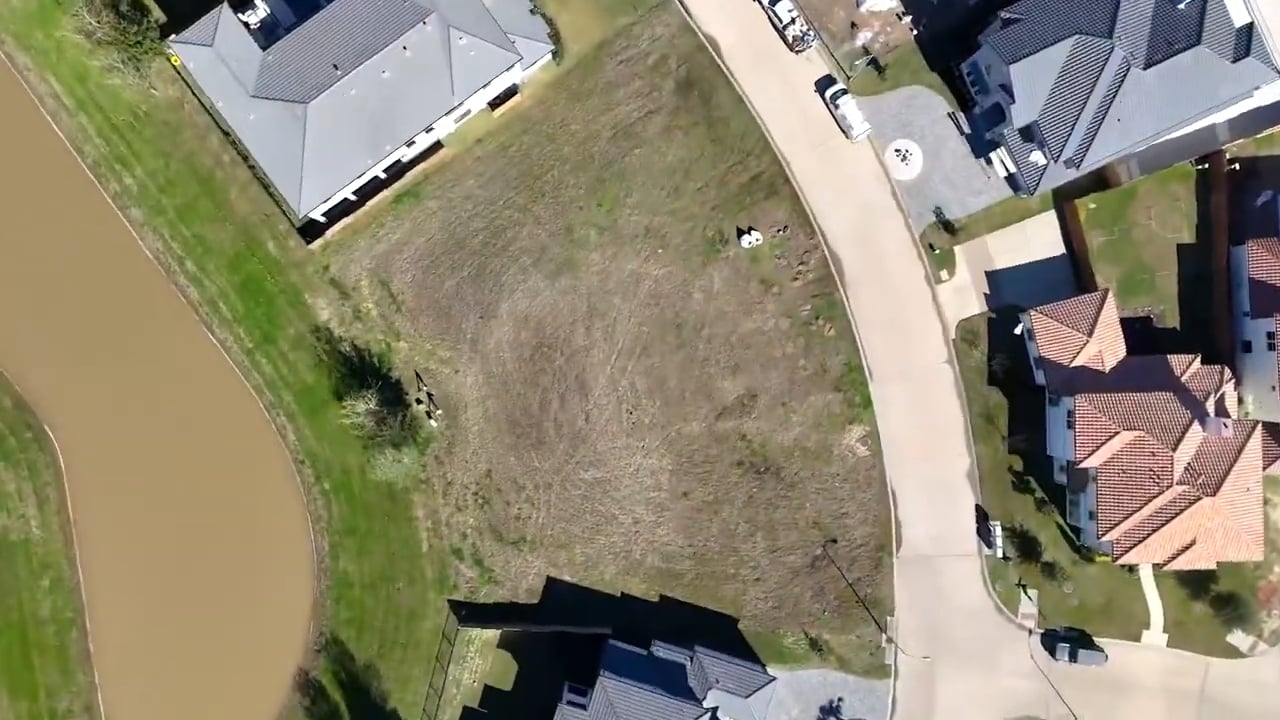 Discover the Exclusive Water Lot in the Gated Lakes of Parkway Community!