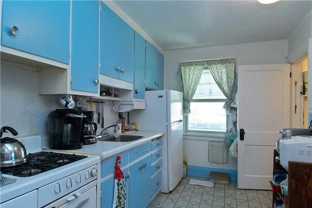 186 Queensdale Ave