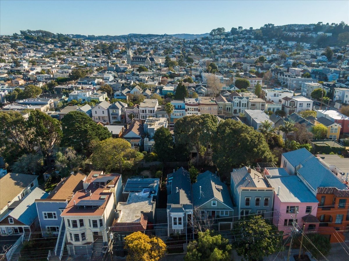 Aerial view of Noe Valley in San Francisco, showcasing charming homes and tree-lined streets.
