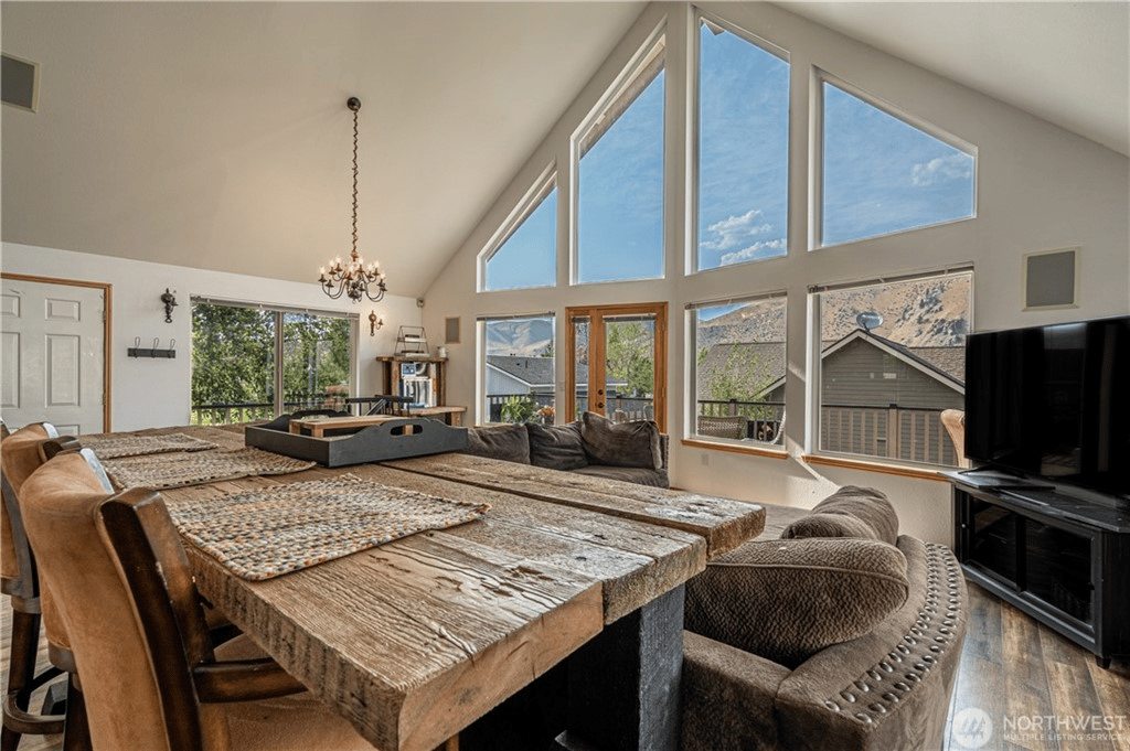 325 W Emerson Dr